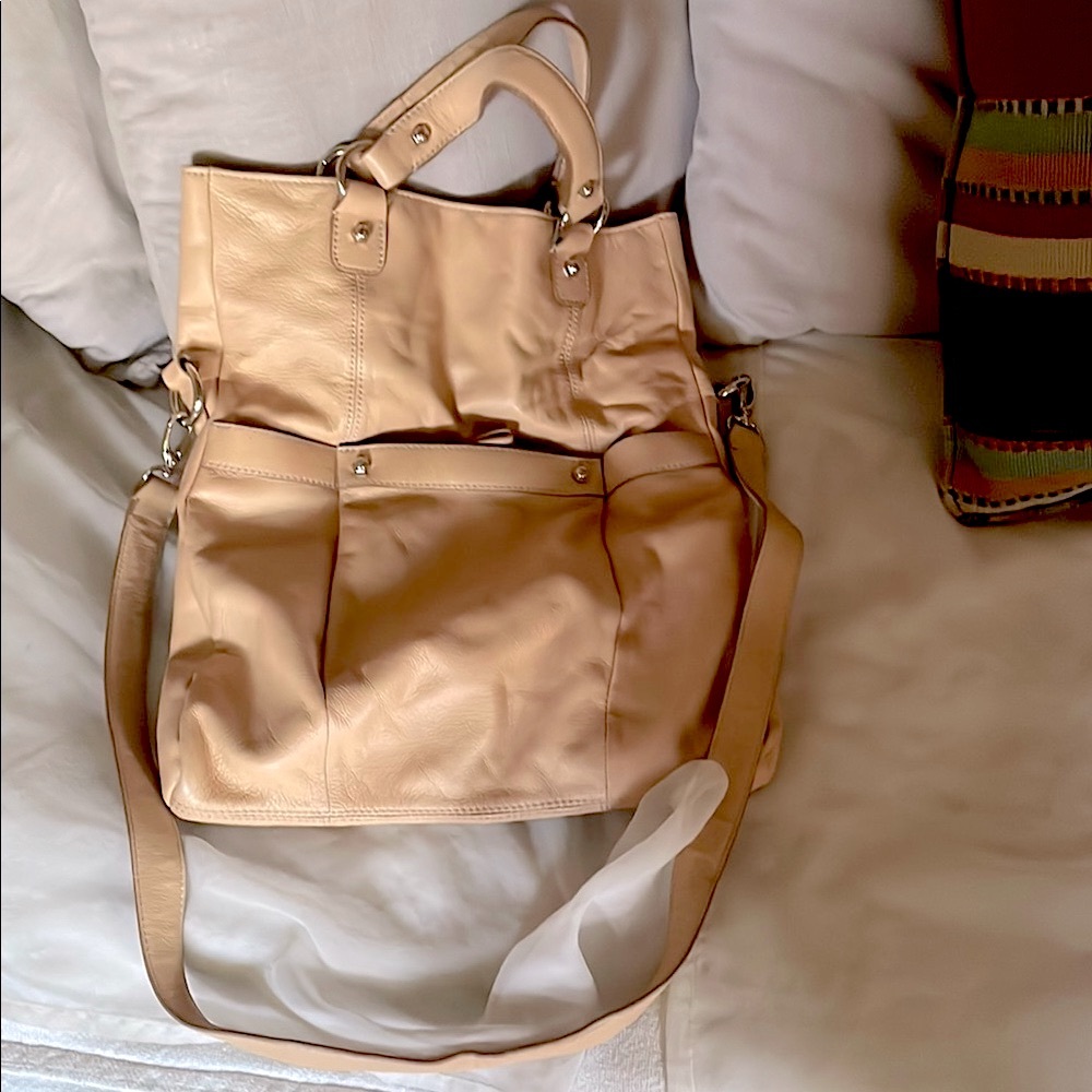 Liz Claiborne vintage Soft LeatherTan Crossbody/shoulder Bag with detach strap.
